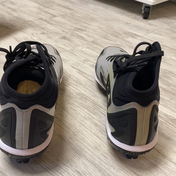 New UA cleats sz 11.5 - Picture 4 of 7